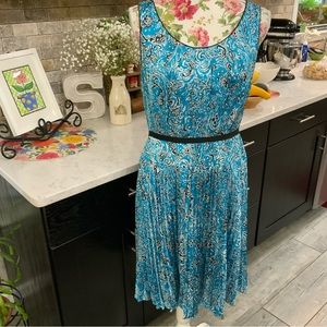 Ann Taylor Petite Sleeveless Pleated A Line Dress Blue White Black Floral 
10P